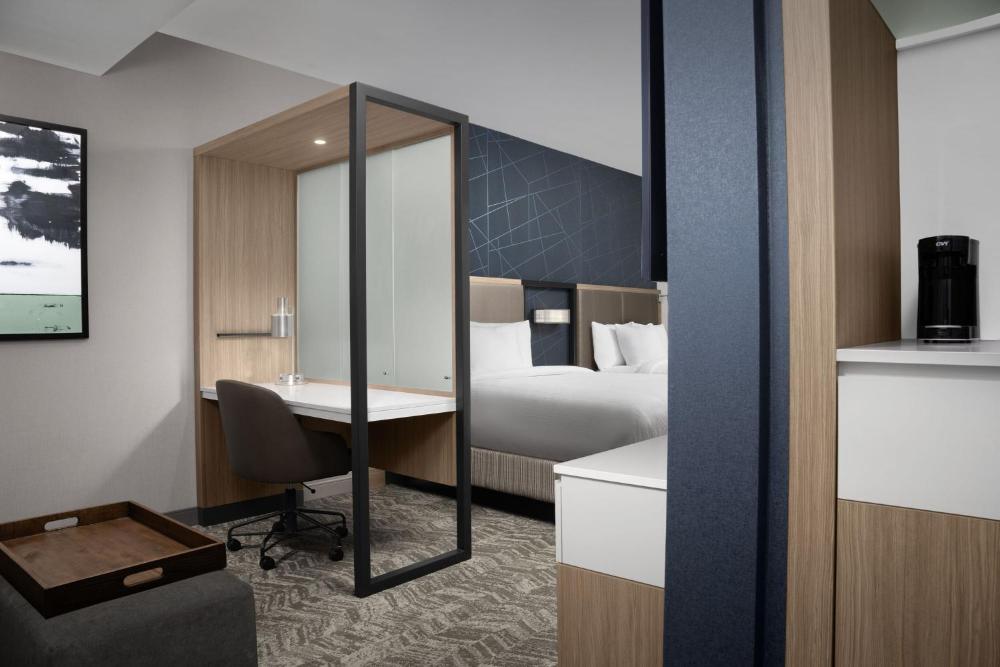 Queen Suite with Two Queen Beds interior